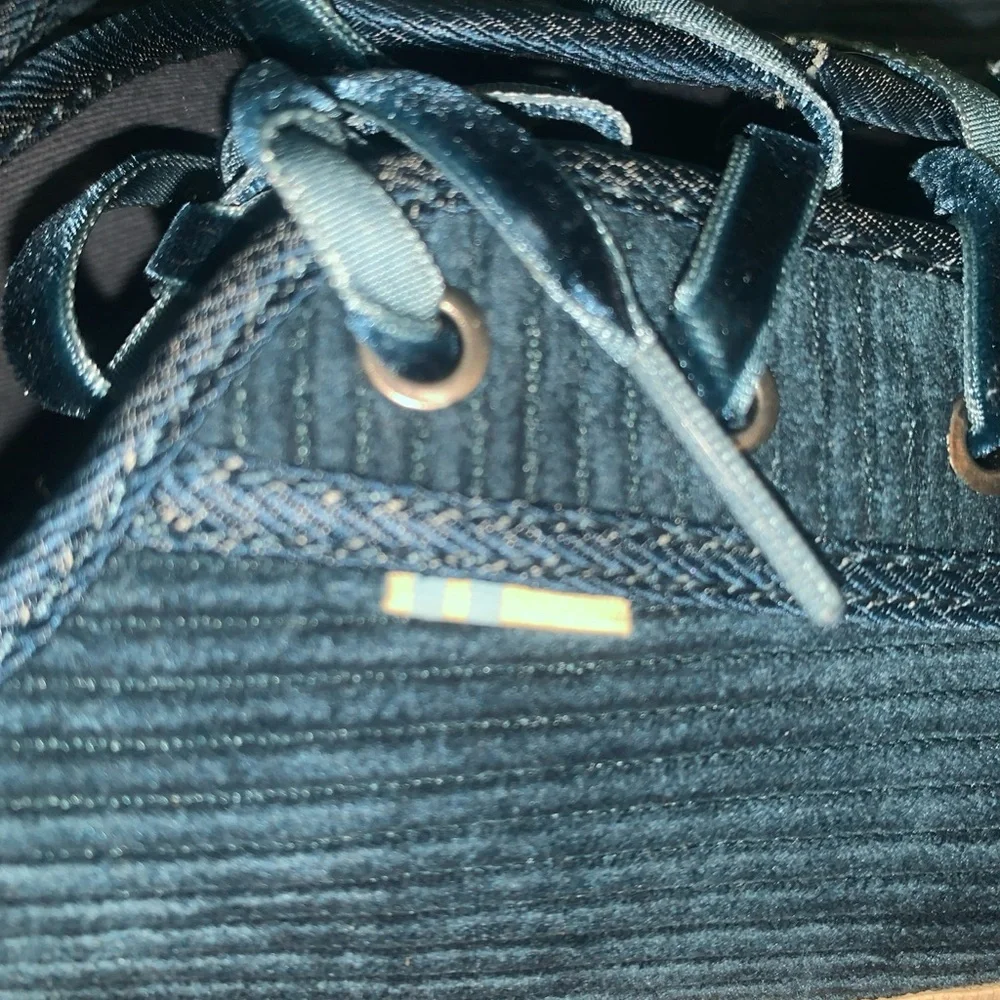 Tom's Teal Corduroy Comfort Sneakers Topanga Preppy Shoes Size 7.5 Velvet Blue